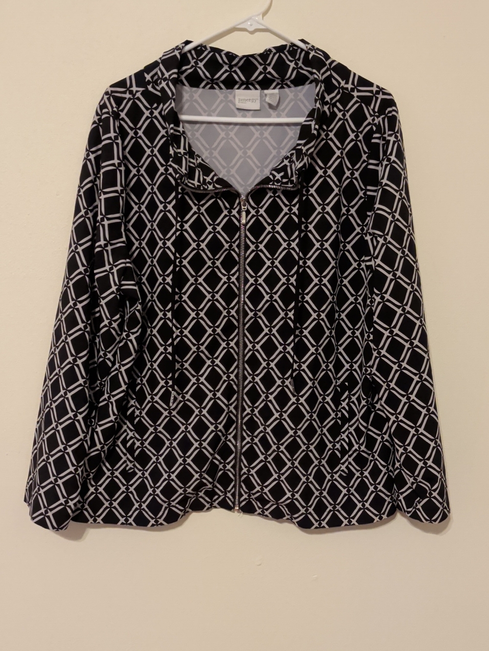 Chico's Zenergy Black and White Geometric Zip Lightweight Jacket